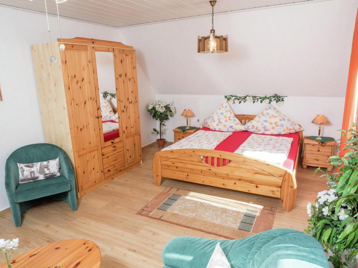 Cheerful Apartment Near City Centre Of Haslach 하슬라흐임킨지크탈 외부 사진
