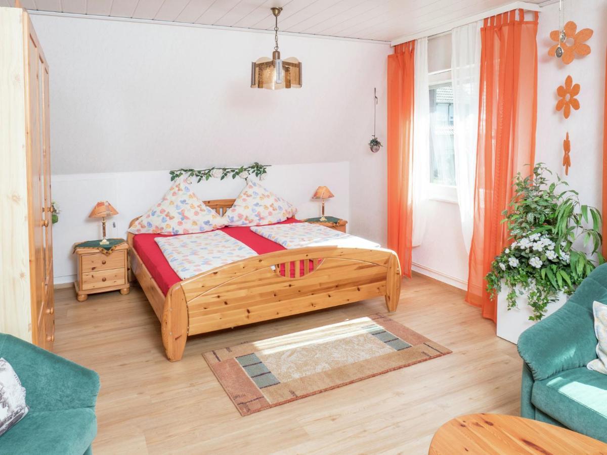 Cheerful Apartment Near City Centre Of Haslach 하슬라흐임킨지크탈 외부 사진